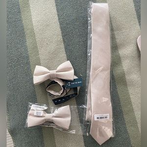 Tie Bar Light Champagne Bulletin Dot Tie/BowTie Set